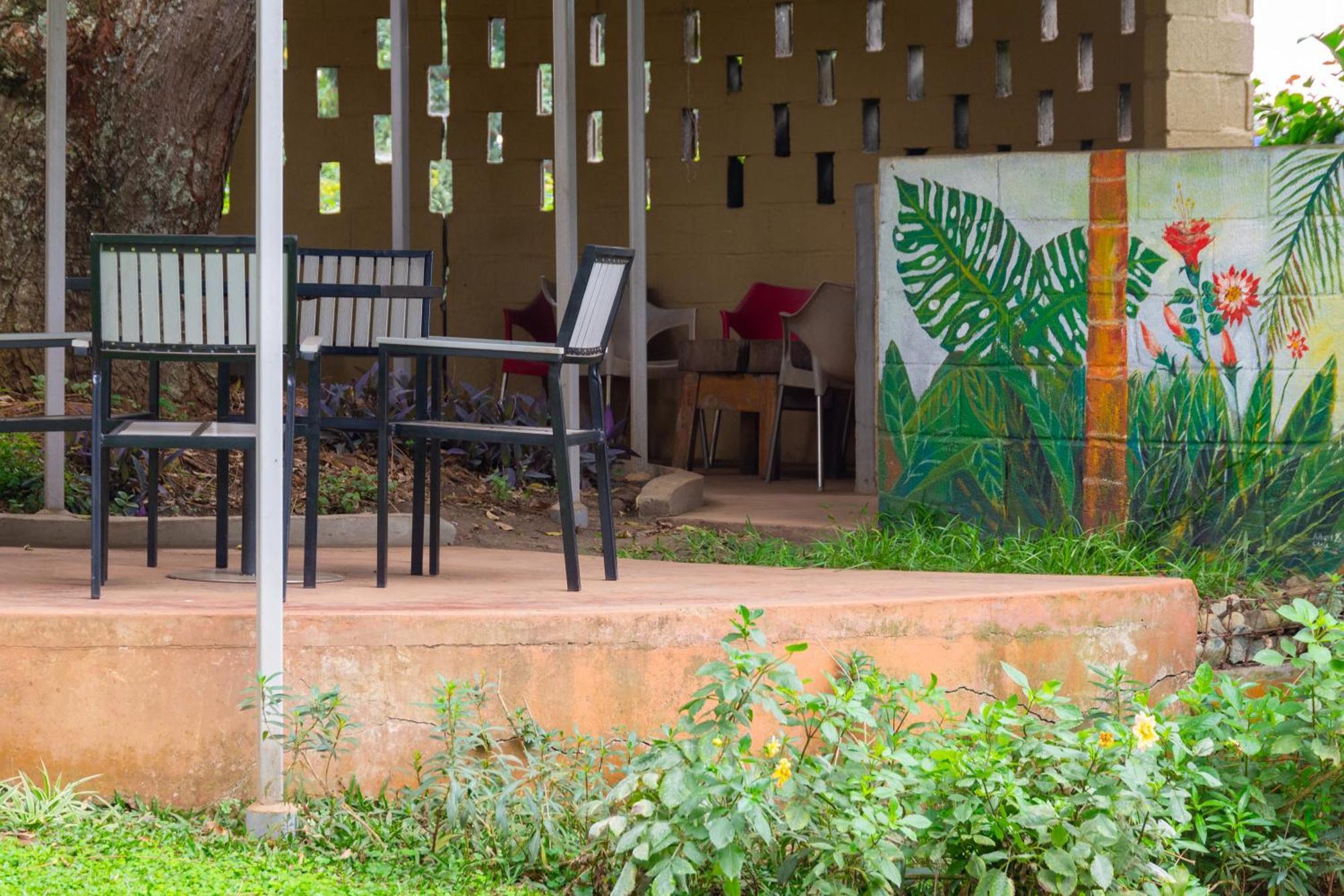 Dutchess Hotel And Restaurant Fort Portal Exteriér fotografie