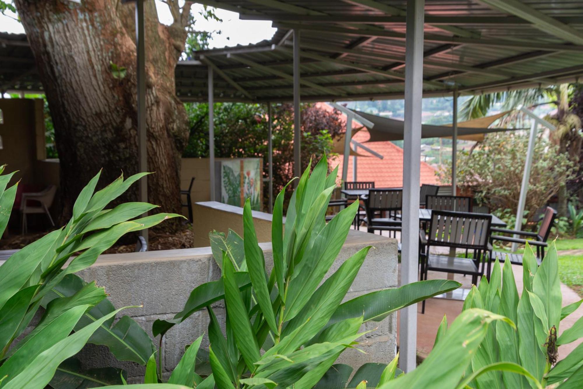 Dutchess Hotel And Restaurant Fort Portal Exteriér fotografie