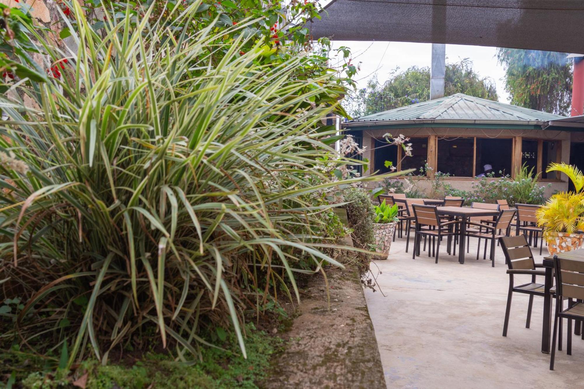 Dutchess Hotel And Restaurant Fort Portal Exteriér fotografie
