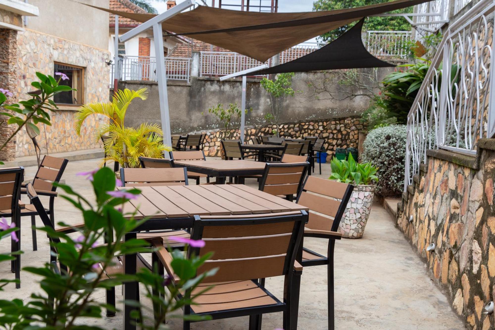 Dutchess Hotel And Restaurant Fort Portal Exteriér fotografie